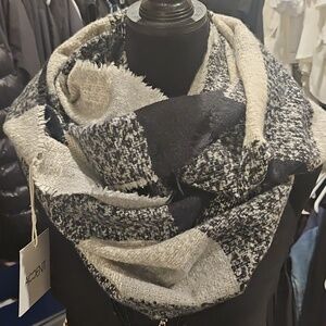 Neutral Checkered Knit Scarf Wrap - Black & Gray